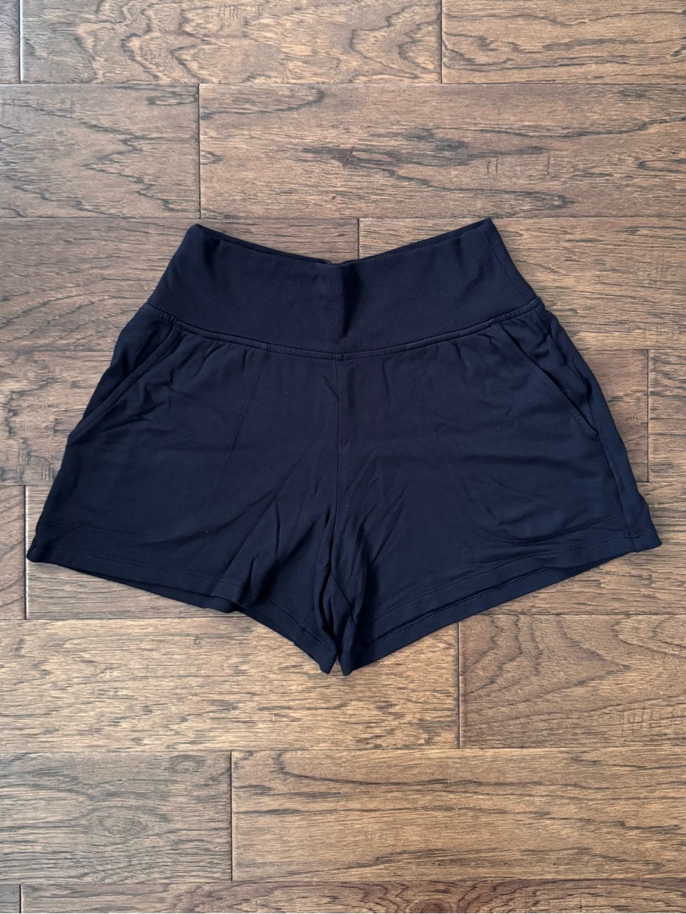 EUC Athleta Coaster Luxe High Rise Shortie Black Size Small